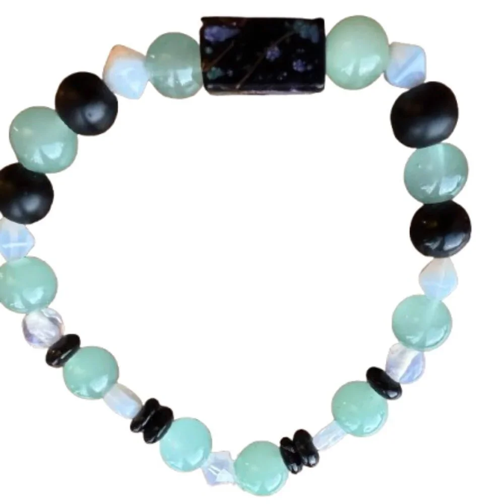 Opaque, sea green & black beaded stretch bracelet. NWT (MJW028)